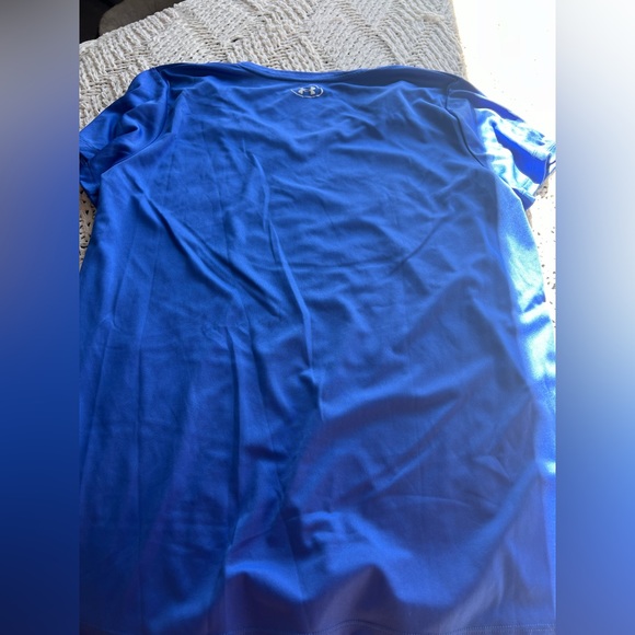 women’s under armor v neck - Picture 2 of 2